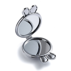 กระจกแต่งหน้าแบบพับได้สองด้านลายหูกระต่ายน่ารัก - Product Image 4