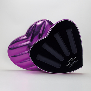 Caja de Regalo Cosmética de Lujo en Forma de Corazón, de Cuero PU Metálico Morado, con Inserto de Papel Personalizado para Empaque de Lápiz Labial y Maquillaje - Product Image 1