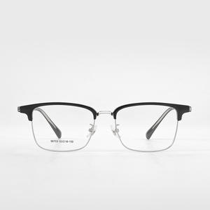 Gafas de Negocios Elegantes para Hombre con Montura Negra de Media Aro, Modelo 98703, Cuadradas, Ópticas Graduables, Puente Mediano, Lentes AC - Product Image 2