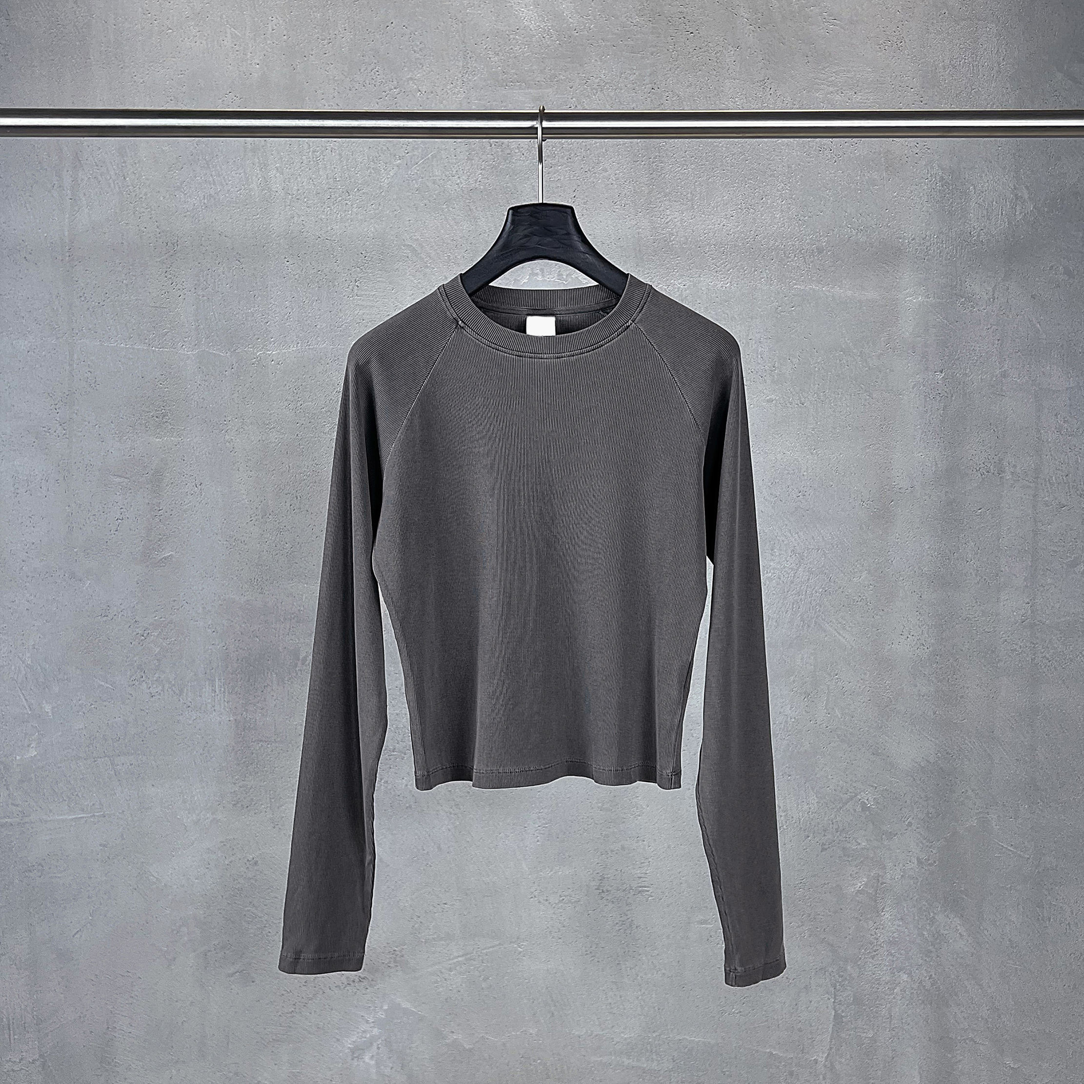 สีเทาเข้ม