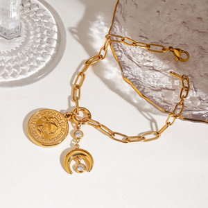 Pulsera de Moda con Dijes, Bañada en Oro, Colgante de Moneda y Luna con Incrustaciones de Zirconia, Joyería de Regalo - Product Image 4