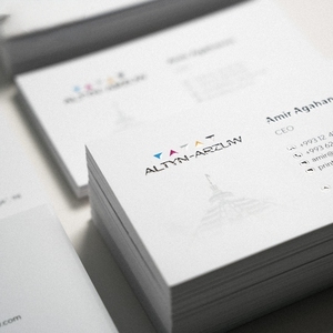 Cartes de visite personnalisées en papier kraft mat imprimées UV pour les entreprises de luxe, l'image d'entreprise et les cadeaux d'entreprise - Product Image 1