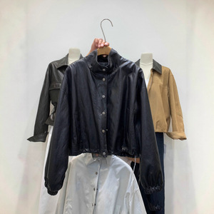2025 autunno giacca <span class=keywords><strong>in</strong></span> pelle sintetica stile coreano da donna-Blazer corto corto <span class=keywords><strong>con</strong></span> colletto <span class=keywords><strong>con</strong></span> <span class=keywords><strong>cintura</strong></span> <span class=keywords><strong>in</strong></span> <span class=keywords><strong>vita</strong></span> e bavero da ufficio - Product Image 3