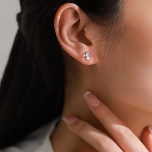 Pendientes colgantes personalizables de plata de ley S925 con circonita y piedra lunar de corte redondo, versión cobre - Regalo de San Valentín para mujer - Product Image 2