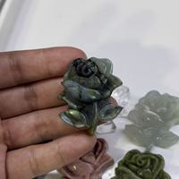 Pendentif en pierre naturelle sculptée en forme de rose, ornements en cristal, pierres précieuses multiples, pierre brute de forme irrégulière, pierre de guérison romantique, vente en gros