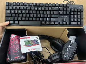 Vente en gros <span class=keywords><strong>de</strong></span> T-WOLF TF400 Gaming <span class=keywords><strong>Clavier</strong></span> <span class=keywords><strong>Souris</strong></span> <span class=keywords><strong>Casque</strong></span> et Pad Set 4 en 1 Filaire <span class=keywords><strong>Clavier</strong></span> <span class=keywords><strong>Souris</strong></span> Combo pour PC Gamer - Product Image 2