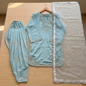 Ensemble élégant haut en satin de soie, palazzo et dupatta pour femme – Collection de créateur pour soirée, sans plis, prêt-à-porter - Product Image 3