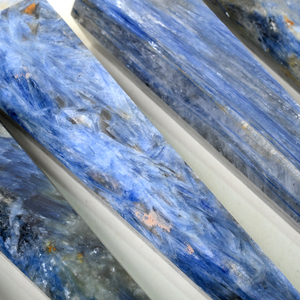 คริสตัลคิยาไนต์สีน้ำเงินทรงหกเหลี่ยมขัดเงาคุณภาพสูงขายส่ง สำหรับการบำบัดและตกแต่ง - Product Image 6