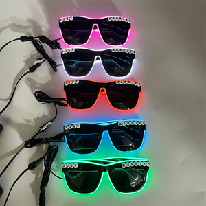 Kacamata LED Berkedip JUSTMARRIED Grosir Bingkai Hitam Bahan Plastik Ramah Lingkungan Dioperasikan dengan Baterai Hari Ayah - Product Image 2