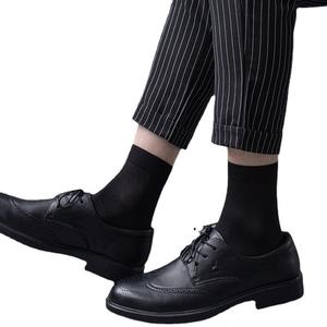 Calcetines de negocios finos hasta media pantorrilla para hombre, de color sólido, de fibra de poliéster, transpirables, resistentes al desgaste, para uso en la oficina - Product Image 4