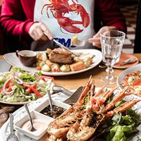 Imprimé personnalisé taille adulte 20x15 pouces tablier en plastique jetable homard bavoirs pour fruits de mer bouillante Restaurant