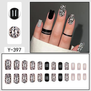 Ensemble de <span class=keywords><strong>faux</strong></span> ongles en ABS <span class=keywords><strong>noir</strong></span> imprimé léopard, 24 pièces, design carré, décoration française brillante pour les doigts, ongles amovibles à presser de style salon - Product Image 6
