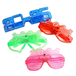 แว่นตา LED เรืองแสงในที่มืด พลาสติกแบบใหม่ ปี 2025 สำหรับงานปาร์ตี้  คริสต์มาส ปีใหม่ ฮาโลวีน ขายส่ง - Product Image 6