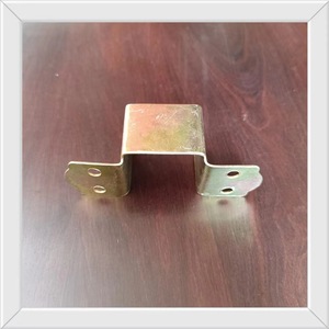 Équerre d'angle en U 30x28mm en acier laminé à froid, accessoire de quincaillerie pour cadre de lit, pièce estampée - Product Image 2