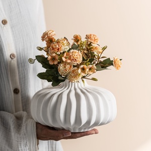 Vendita calda nuovo vaso di <span class=keywords><strong>ceramica</strong></span> a forma di <span class=keywords><strong>zucca</strong></span> bianca decorazione vegetariana soggiorno ornamenti per la casa vaso decorativo in <span class=keywords><strong>ceramica</strong></span> - Product Image 2