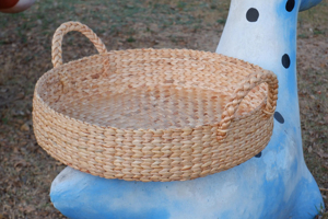 Bandeja Redonda Artesanal de Jacinto de Agua de 32.5cm, Plato de Servir Tejido Sostenible, Decoración de Mesa Estilo Boho para el Hogar y Cafeterías - Product Image 4