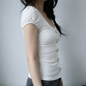 Chemisier à pois à manches bouffantes pour femme, col en U, boutonné sur le devant, manches courtes, coupe ajustée, haut décontracté, élégant et polyvalent pour l'été - Product Image 3