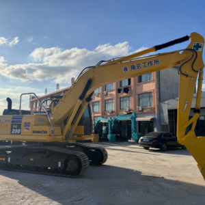 รถขุดโคมัตสึ PC200 มือสองคุณภาพดี ขนาด 20 ตัน รุ่นปี 2022 ชั่วโมงการทำงานต่ำ เครื่องยนต์และปั๊มดูแลรักษาอย่างดี เหมาะสำหรับงานก่อสร้าง - Product Image 1