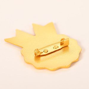 Badges et médailles en alliage Yingzhou avec fermoir papillon, impression de logo personnalisée pour cadeaux d'entreprise et scolaires - Product Image 2
