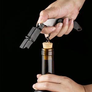 Sacacorchos de camarero de doble bisagra con bolsa de regalo de cuero, abridor de botellas de vino con agarre ergonómico de goma, abridor de botellas de cerveza y cortador de papel de aluminio - Product Image 3