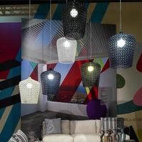 Luminaire suspendu design nordique, abat-jour élégant en acrylique creux, lampe suspendue moderne pour la décoration intérieure