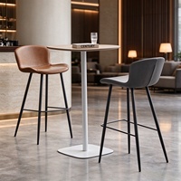 Chaise haute de bar commerciale moderne avec coussin en cuir et structure en acier inoxydable, idéale pour comptoir de cuisine, chambre, salle à manger, salon et maison.