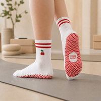 Chaussettes de yoga en coton pour jeunes de haute qualité, respirantes, antidérapantes, tricotées, pour femmes, pour le sport et le Pilates, avec logo personnalisé sur le dessous