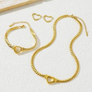 Vente flash Ensemble ours pour femmes Tendance Anniversaire Mode Chaîne de perles <span class=keywords><strong>d</strong></span>'eau dorée Perle de zircon Collier Boucles <span class=keywords><strong>d</strong></span>'oreilles - Product Image 1