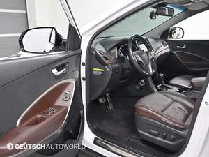 Hyundai Santa Fe 2.0 CRDi AWD Automático Diésel SUV Motor Turbo Diésel Listo para Exportar Excelente Estado Coche Familiar Espacioso - Product Image 4