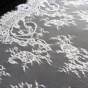 Tessuto in Pizzo Chantilly Francese Nero con Ricamo Floreale per Abiti LT20484 - Product Image 4