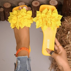 Alta qualità Pvc Eva quadrato singolo cinturino in metallo decorazione a <span class=keywords><strong>catena</strong></span> fondo piatto estate donna pantofola sandali da donna - Product Image 1