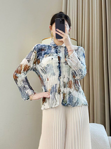 Camisa <span class=keywords><strong>de</strong></span> pintura al óleo tridimensional Miyake <span class=keywords><strong>de</strong></span> alta calidad para <span class=keywords><strong>mujer</strong></span> <span class=keywords><strong>de</strong></span> verano nuevo Vintage Casual suelto Joker Top reductor <span class=keywords><strong>de</strong></span> edad nuevo cuello - Product Image 3