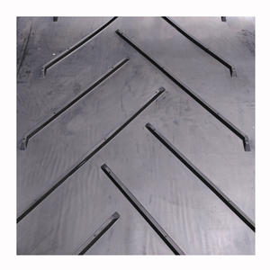 6mm-20mm cleat <span class=keywords><strong>y</strong></span> şekli yaylı özel antiskid balıksırtı desen konveyör bant - Product Image 3