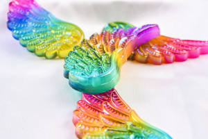 Vente en gros CrystalHola – Ailes en Sélénite Polie de Haute Qualité avec Impression Numérique, Tendance Mode, Décoration d'Intérieur, Cadeaux de Noël - Product Image 3