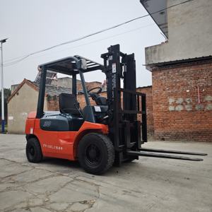 Chariot élévateur diesel d'occasion à vendre, chariots élévateurs d'occasion d'origine japonaise à moteur à combustion interne, chariot élévateur Toyota FD30 3 tonnes à vendre - Product Image 4