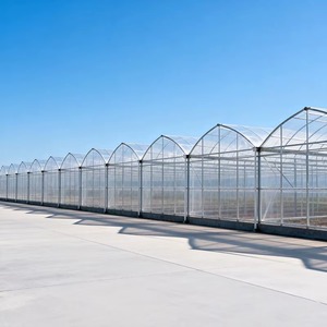 Serre polyvalente durable avec intégration d'énergie solaire et recyclage de l'eau pour projet d'agriculture biologique - Product Image 2