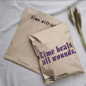 Bolsa de Envío Personalizada de Poliéster Mate Color Crema Beige con Diseño de Lazo, Biodegradable, con Logotipo Personalizado para Ropa - Product Image 1