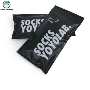 Sac en plastique personnalisé noir à fermeture éclair sur 3 côtés pour l'emballage des chaussettes/emballage des vêtements/emballage des sous-vêtements - Product Image 6