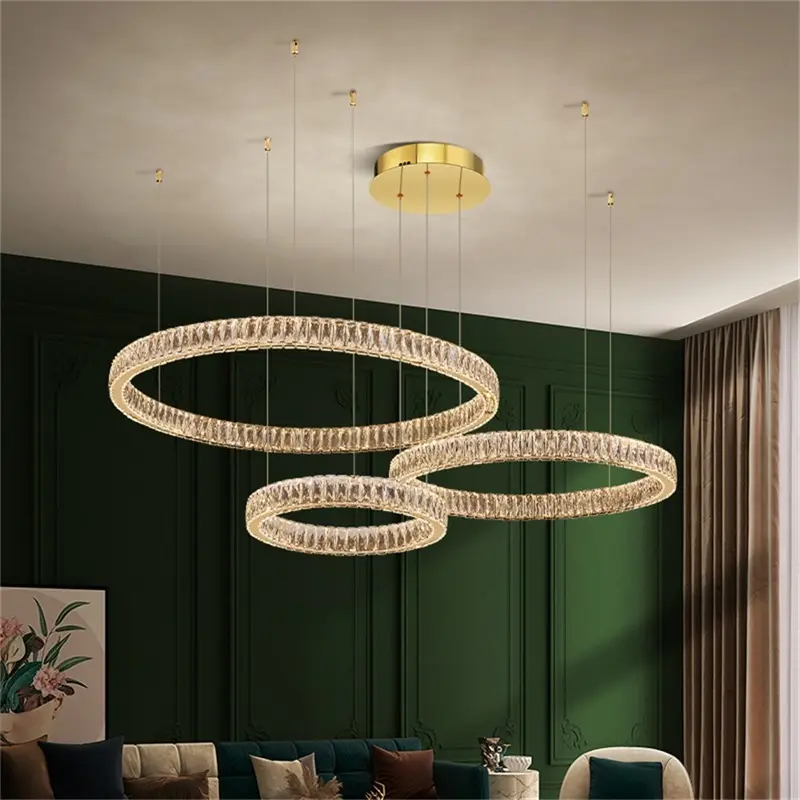Lampadari rotondi decorativi moderni di lusso a tre anelli con lampada a sospensione in cristallo