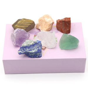 Juego de Cristales Curativos Naturales de los Siete Chakras al por Mayor, Piedras Preciosas de Cuarzo Sueltas, Piedras Crudas de Cristal, Cajas de Regalo para Recuerdos - Product Image 1