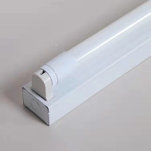 Lámpara de pie LED T8 de doble tubo con cubierta, 18W, cuerpo de hierro, para iluminación de pizarrón en aulas - Product Image 2