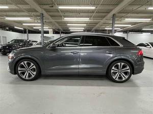 รถยนต์มือสอง Q8 AWD 55 TFSI 4 ประตู SUV เกียร์อัตโนมัติ เบาะหนัง ล้อแม็ก R18 ระบบควบคุมความเร็วอัตโนมัติ ภายในสีอ่อน กล้องมองหลังด้านซ้าย - Product Image 4