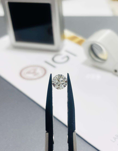 SHREERAJ SOLITAIRE Diamant de laboratoire cultivé de type CVD 2A, 1 carat, E VS1, taille brillant, certifié IGI, percé au laser, diamant non monté - Product Image 1