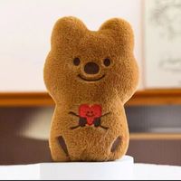 Boneka Beruang Plushie Tekstur Lembut Hangat Jahitan Detail Mesin Cakar Arcade Kualitas Grosir Mainan Hadiah