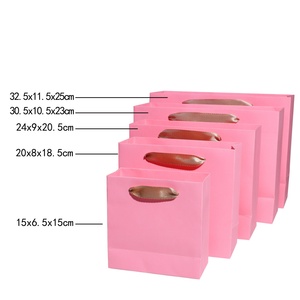 Bolsa de Regalo de Papel de Lujo Personalizada Reciclada, Bolsas de Papel Impresas Personalizadas en Rojo Chino con Cinta - Product Image 2