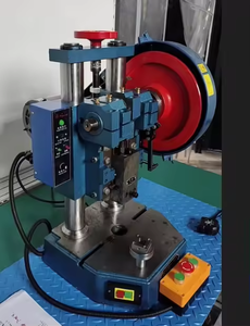 Machine de découpe semi-automatique à double colonne pour cartes PVC, avec volant d'inertie manuel et poinçonnage électrique - Product Image 2