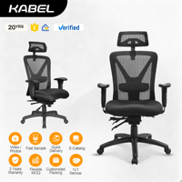 Chaise de bureau de direction moderne de luxe certifiée BIFMA, design ergonomique en maille pivotant, accoudoirs réglables en hauteur, pieds inclinables en nylon