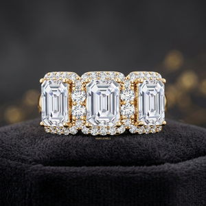 Anillo de compromiso y boda de lujo con tres piedras de diamante cultivado en laboratorio con corte esmeralda, detalles de diamantes, oro de 10K, 14K, 18K, plata 925, 935 - Product Image 1