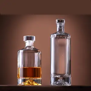 750Ml 700Ml 500Ml ที่กำหนดเองแก้วเปล่าขวดสกรู Cork สำหรับวอดก้าวิสกี้ Tequila สุราเครื่องดื่มแอลกอฮอล์
