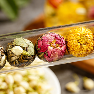 Té de Flores Orgánico Dragon Ball, Especialidad de Yunnan, Set de Tubos de Vidrio con Té Floreciente, a Granel, 5 Rosas, Hoja de Loto, Jazmín, Crisantemo Amarillo - Product Image 1